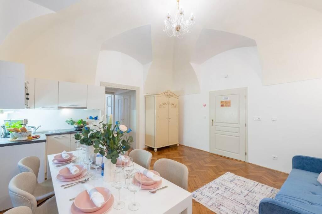 Rose Apartments / Romantic & Cozy / City Center Prague Extérieur photo