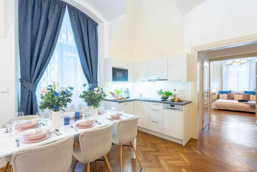 Rose Apartments / Romantic & Cozy / City Center Prague Extérieur photo