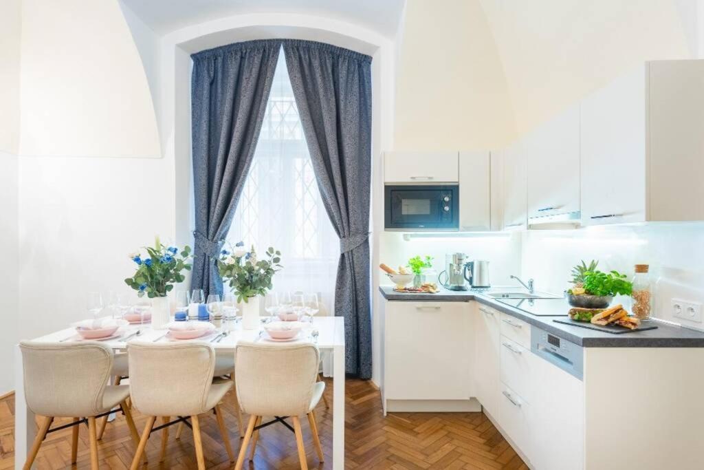 Rose Apartments / Romantic & Cozy / City Center Prague Extérieur photo